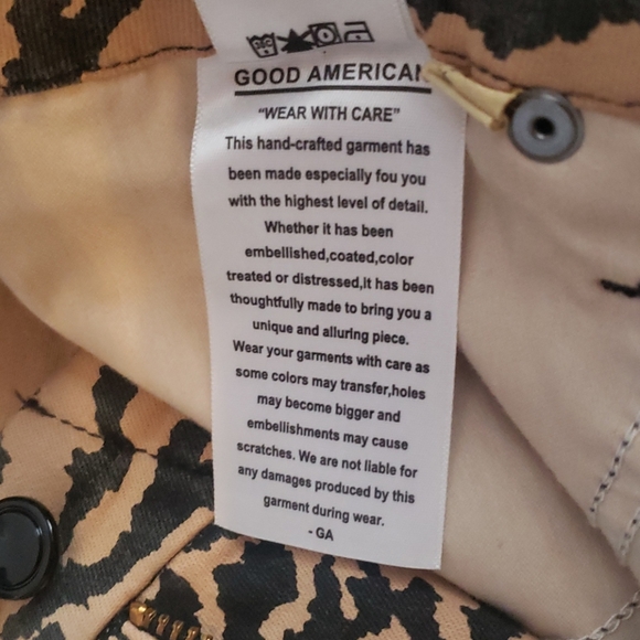 SALE! Good American Good Waist Crop Zebra - Picture 12 of 12